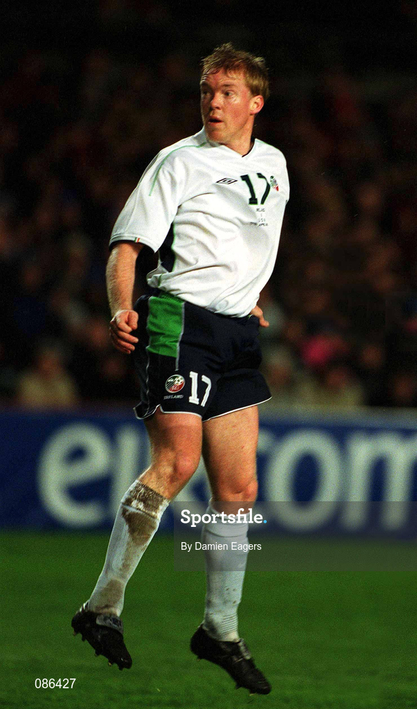 17 April 2002; Steve Staunton of Republic of Ireland during the International Friendly match between Republic of Ireland and USA at Lansdowne Road in Dublin. Photo by Damien Eagers/Sportsfile