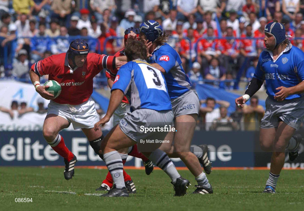 27 April 2002; Alan Quinlan of Munster goes past the tackle of Ignacio Fernandez Lobbe of Castres during the Heineken European Cup Semi-Final match between Castres and Munster at Stade de la Mediterranie in Beziers, France. Photo by Matt Browne/Sportsfile