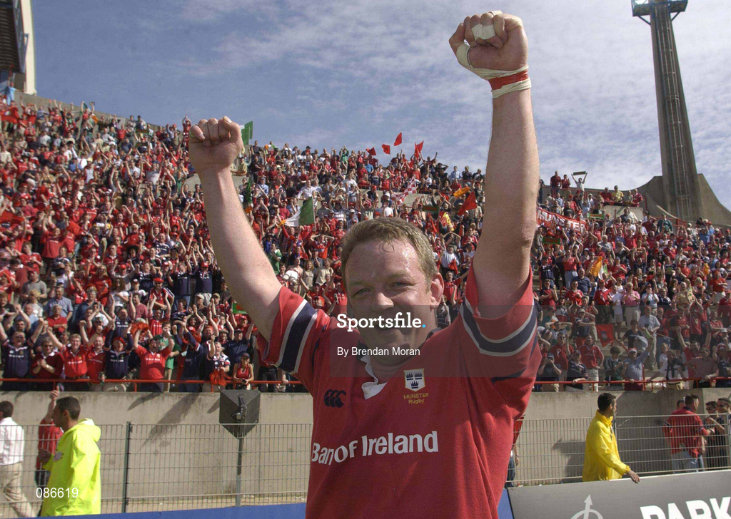 27 April 2002; Munster captain Mick Galwey celebrates after the Heineken European Cup Semi-Final match between Castres and Munster at Stade de la Mediterranie in Beziers, France. Photo by Brendan Moran/Sportsfile