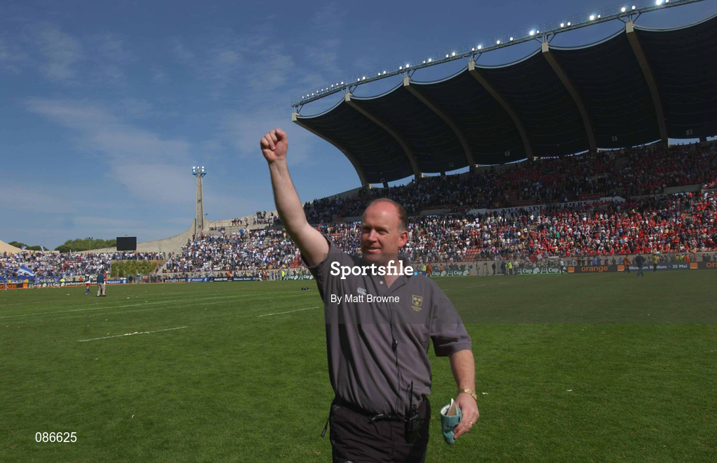 27 April 2002; Munster manager Declan Kidney celebrates after the Heineken European Cup Semi-Final match between Castres and Munster at Stade de la Mediterranie in Beziers, France. Photo by Matt Browne/Sportsfile