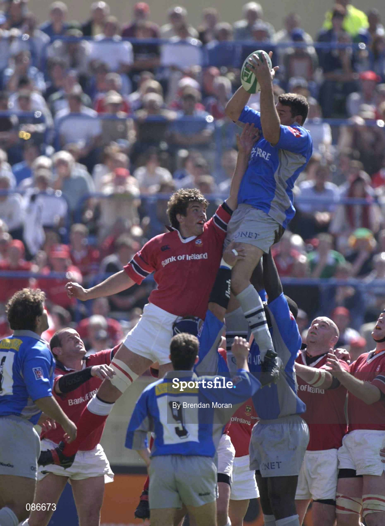 27 April 2002; Nicolas Spanghero of Castres wins the line-out against Donncha O'Callaghan of Munster during the Heineken European Cup Semi-Final match between Castres and Munster at Stade de la Mediterranie in Beziers, France. Photo by Brendan Moran/Sportsfile