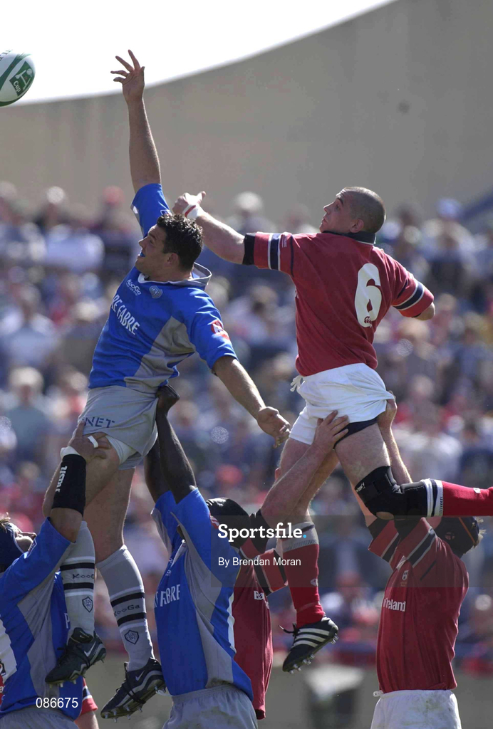 27 April 2002; Alan Quinlan of Munster contests a line-out with Nicolas Spanghero of Castres during the Heineken European Cup Semi-Final match between Castres and Munster at Stade de la Mediterranie in Beziers, France. Photo by Brendan Moran/Sportsfile