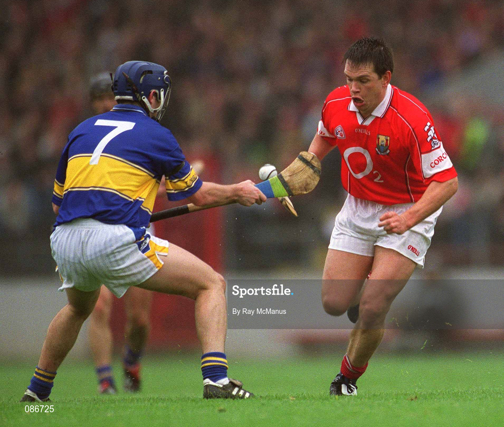 21 April 2002; Alan Browne of Cork in action against Paul Kelly of Tipperary during the Allianz National Hurling League Semi-Final match between Cork and Tipperary at Páirc Uí Chaoimh in Cork. Photo by Ray McManus/Sportsfile