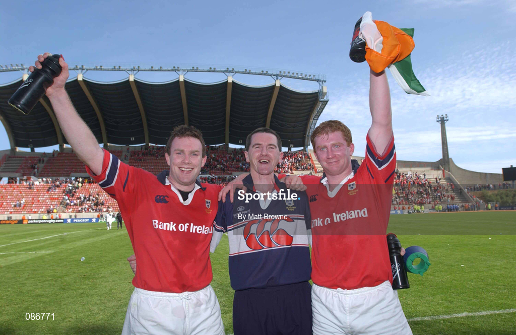27 April 2002; Munster players John Kelly, Ian Fleming and Anthony Horgan celebrate after the Heineken European Cup Semi-Final match between Castres and Munster at Stade de la Mediterranie in Beziers, France. Photo by Matt Browne/Sportsfile