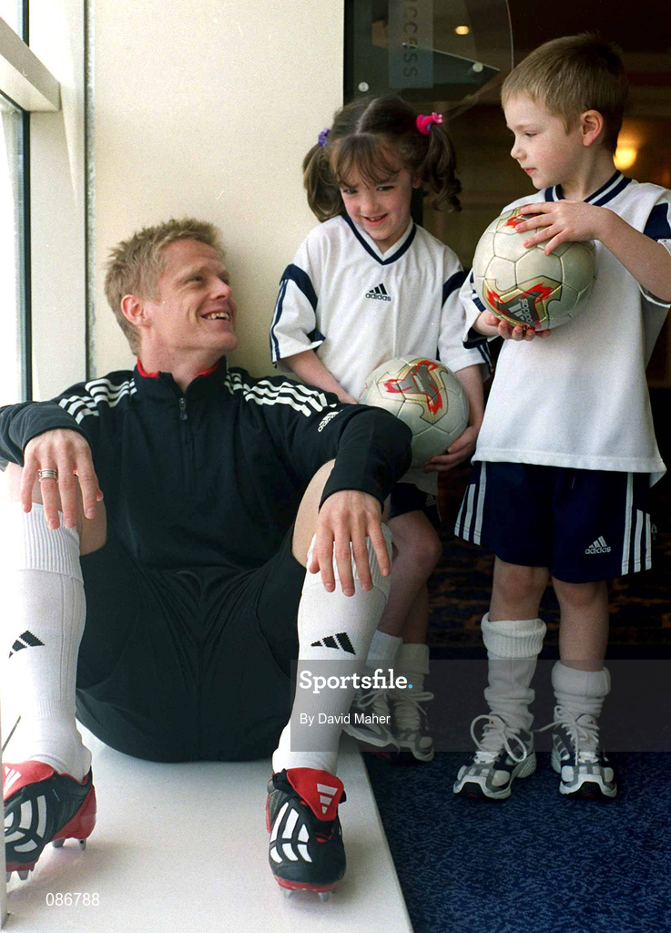 29 April 2002; Republic of Ireland International Damien Duff with 5 year olds Ciara O'Meara and Liam Scully, both from Swords, at the launch of The adidas Predator Mania football boot at The Radisson Hotel in Dublin. Photo by David Maher/Sportsfile