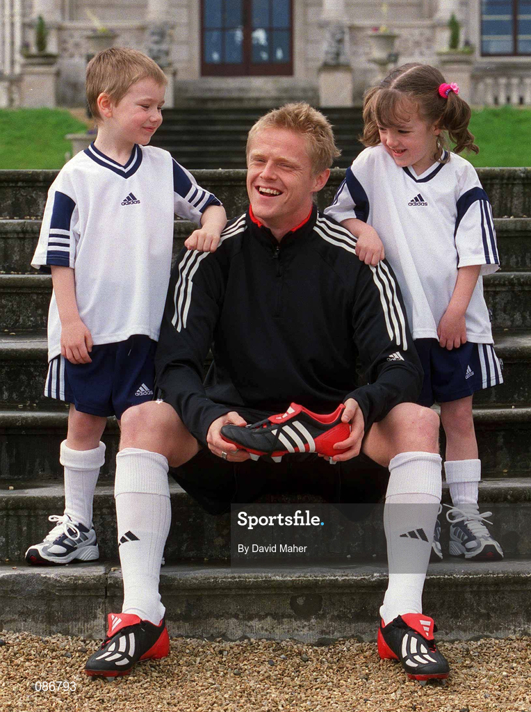 29 April 2002; Republic of Ireland International Damien Duff with 5 year olds Ciara O'Meara and Liam Scully, both from Swords, at the launch of The adidas Predator Mania football boot at The Radisson Hotel in Dublin. Photo by David Maher/Sportsfile