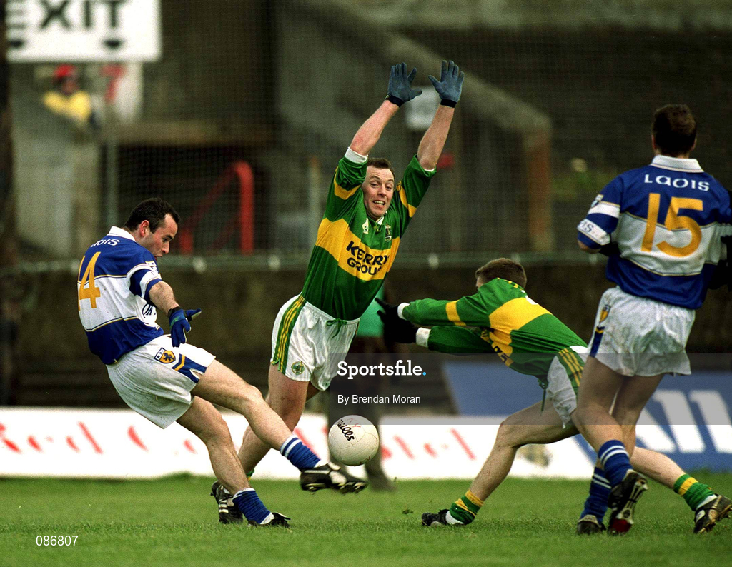 28 April 2002; Greg Ramsbottom of Laois shoots under pressure from Séamus Moynihan, left, and Marc Ó Sé of Kerry during the Allianz National Football League Division 2 Final match between Kerry and Laois at the Gaelic Grounds in Limerick. Photo by Brendan Moran/Sportsfile