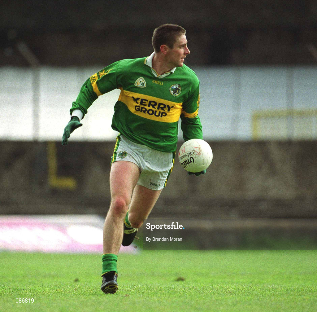 28 April 2002; Darragh Ó Sé of Kerry during the Allianz National Football League Division 2 Final match between Kerry and Laois at the Gaelic Grounds in Limerick. Photo by Brendan Moran/Sportsfile