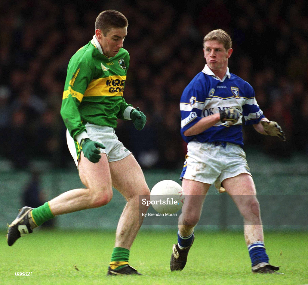 28 April 2002; Darragh Ó Sé of Kerry in action against Brian McDonald of Laois during the Allianz National Football League Division 2 Final match between Kerry and Laois at the Gaelic Grounds in Limerick. Photo by Brendan Moran/Sportsfile