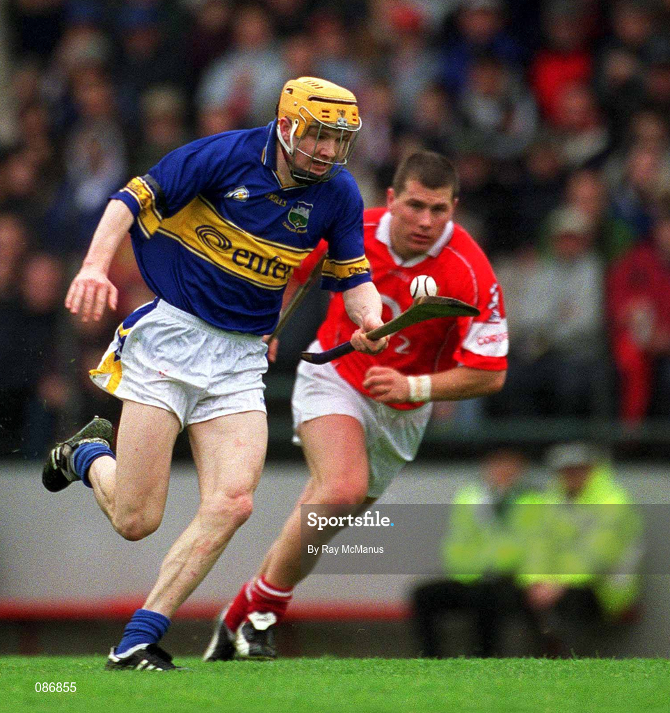 21 April 2002; Lar Corbett of Tipperary gets past Diarmuid O'Sullivan of Cork during the Allianz National Hurling League Semi-Final match between Cork and Tipperary at Páirc Uí Chaoimh in Cork. Photo by Ray McManus/Sportsfile