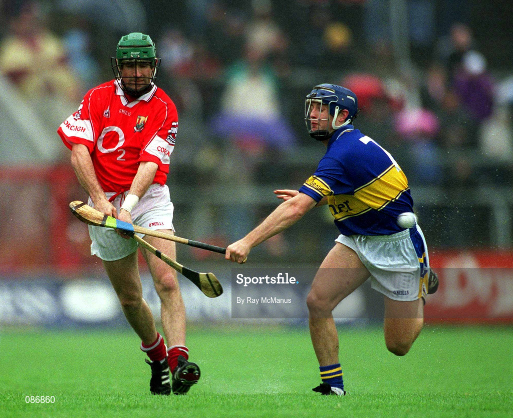 21 April 2002; Jerry O'Connor of Cork in action against Paul Kelly of Tipperary during the Allianz National Hurling League Semi-Final match between Cork and Tipperary at Páirc Uí Chaoimh in Cork. Photo by Ray McManus/Sportsfile