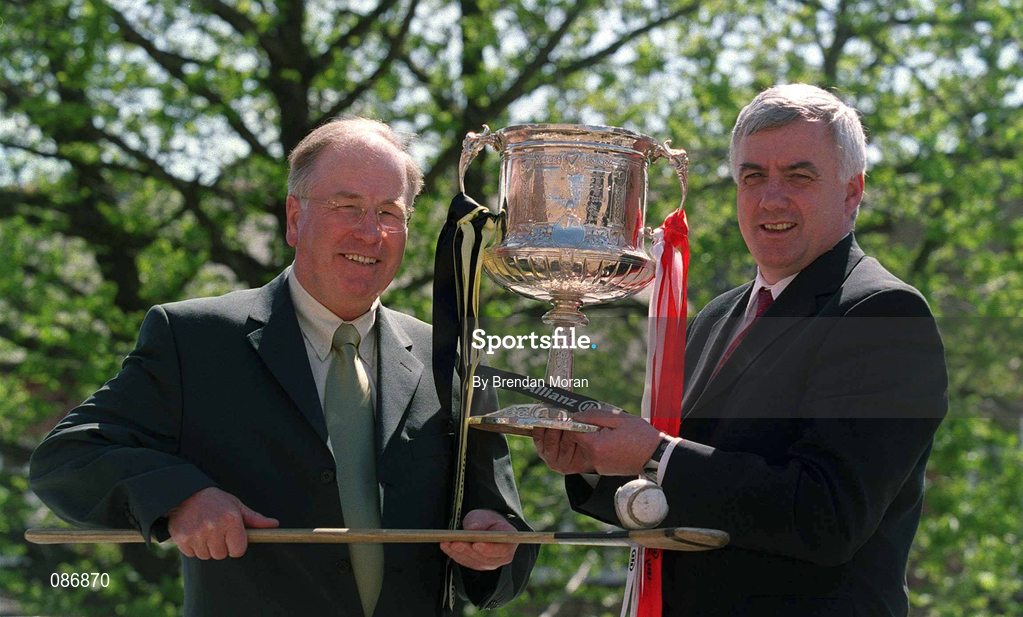 30 April 2002; Kilkenny selector Noel Skehan, left, and Cork manager Bertie Óg Murphy with the trophy at a press conference at the Jurys Hotel in Dublin ahead of the Allianz National Hurling League Final between Kilkenny and Cork. Photo by Brendan Moran/Sportsfile