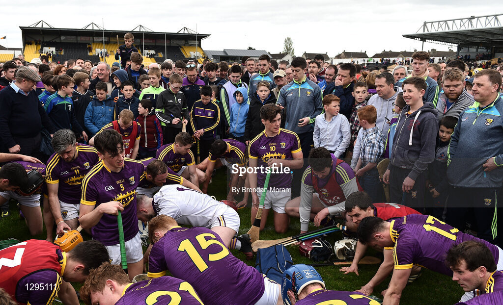2 April 2017; Wexford players, watched by manager Davy Fitzgerald, attempt to warm down after the Allianz Hurling League Division 1 Quarter-Final match between Kilkenny and Wexford at Nowlan Park in Kilkenny. Photo by Brendan Moran/Sportsfile