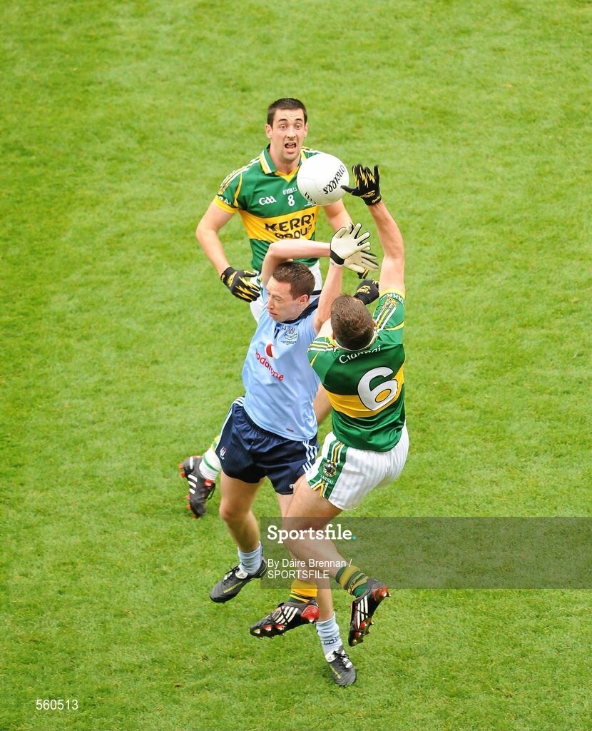 18 September 2011; Barry Cahill, Dublin, contests a high ball against Anthony Maher, left, and Eoin Brosnan, Kerry. GAA Football All-Ireland Senior Championship Final, Kerry v Dublin, Croke Park, Dublin. Picture credit: Dáire Brennan / SPORTSFILE