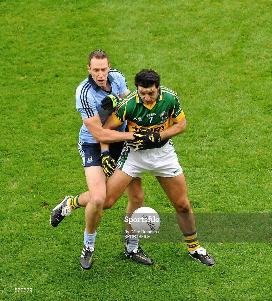 18 September 2011; Barry Cahill, Dublin, in action against Aidan O'Mahony, Kerry. GAA Football All-Ireland Senior Championship Final, Kerry v Dublin, Croke Park, Dublin. Picture credit: Dáire Brennan / SPORTSFILE