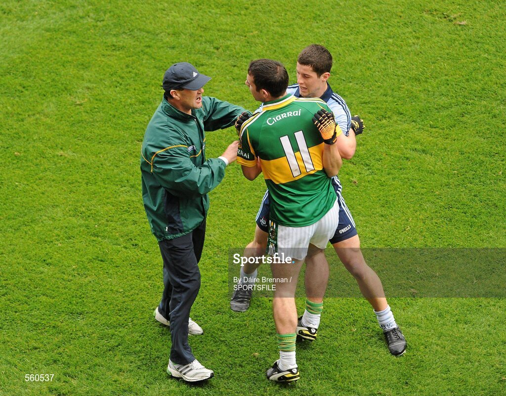 18 September 2011; Rory O'Carroll, Dublin, attempts to get in the way of a conversation between Kerry manager Jack O'Connor, and Declan O'Sullivan. GAA Football All-Ireland Senior Championship Final, Kerry v Dublin, Croke Park, Dublin. Picture credit: Dáire Brennan / SPORTSFILE