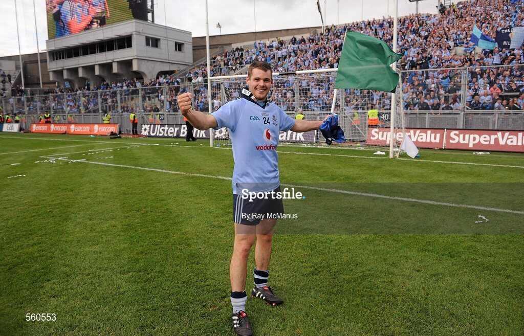 18 September 2011; Dublin goalscorer Kevin McManamon raises the green flag after his side's victory. GAA Football All-Ireland Senior Championship Final, Kerry v Dublin, Croke Park, Dublin. Picture credit: Ray McManus / SPORTSFILE
