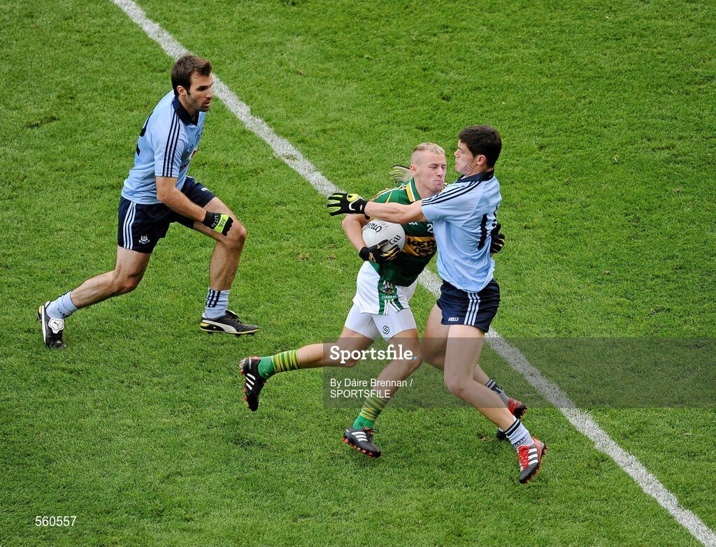 18 September 2011; Barry John Keane, Kerry, cannot break through the challenge of Diarmuid Connolly, right, and Bryan Cullen, Dublin. GAA Football All-Ireland Senior Championship Final, Kerry v Dublin, Croke Park, Dublin. Picture credit: Dáire Brennan / SPORTSFILE