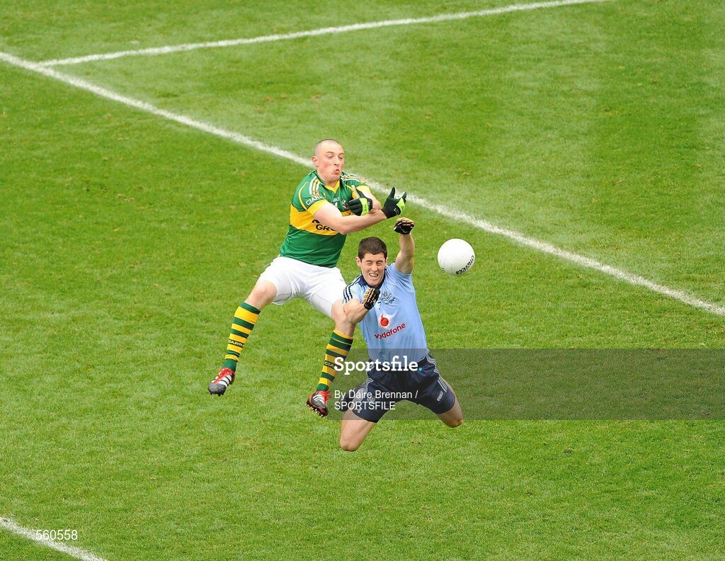 18 September 2011; Rory O'Carroll, Dublin, gets to the ball ahead of Kieran Donaghy, Kerry. GAA Football All-Ireland Senior Championship Final, Kerry v Dublin, Croke Park, Dublin. Picture credit: Dáire Brennan / SPORTSFILE