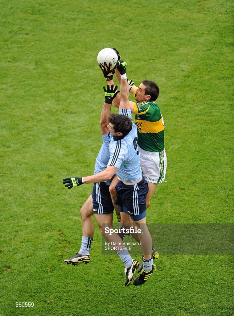 18 September 2011; Bryan Cullen, left, and Michael Darragh MacAuley, Dublin, contest a high ball against Anthony Maher, Kerry. GAA Football All-Ireland Senior Championship Final, Kerry v Dublin, Croke Park, Dublin. Picture credit: Dáire Brennan / SPORTSFILE