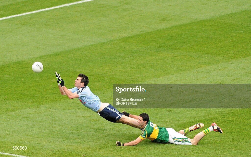 18 September 2011; Michael Darragh MacAuley, Dublin, gets his hand pass away despite the challenge from Bryan Sheehan, Kerry. GAA Football All-Ireland Senior Championship Final, Kerry v Dublin, Croke Park, Dublin. Picture credit: Dáire Brennan / SPORTSFILE