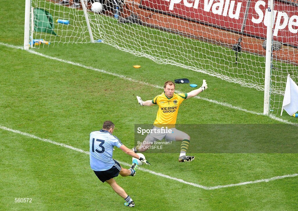 18 September 2011; Alan Brogan, Dublin, has his shot on goal saved by Brendan Kealy, Kerry. GAA Football All-Ireland Senior Championship Final, Kerry v Dublin, Croke Park, Dublin. Picture credit: Dáire Brennan / SPORTSFILE