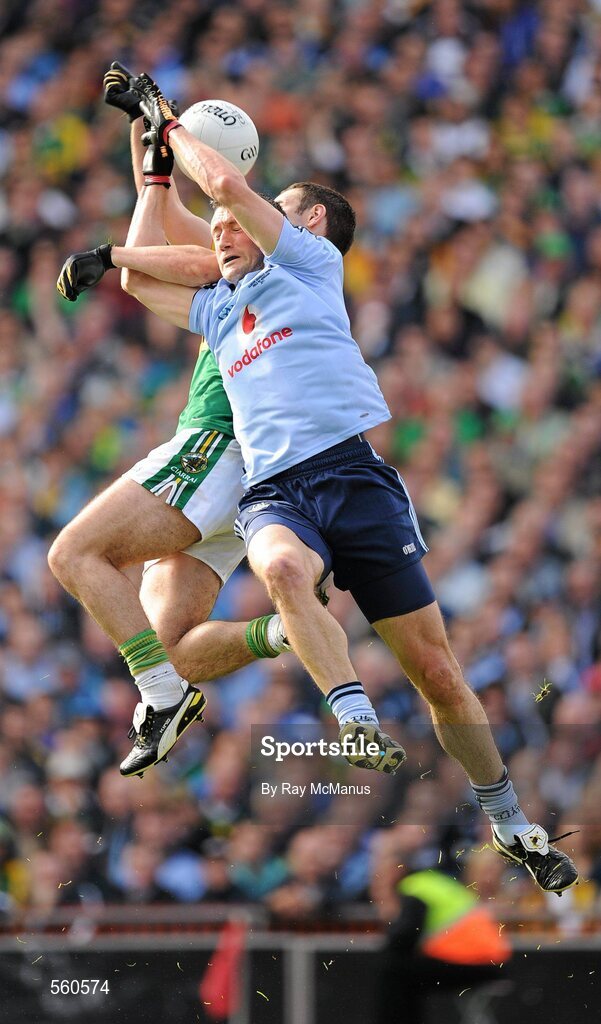 18 September 2011; Denis Bastick, Dublin, in action against Bryan Sheehan, Kerry. GAA Football All-Ireland Senior Championship Final, Kerry v Dublin, Croke Park, Dublin. Picture credit: Ray McManus / SPORTSFILE