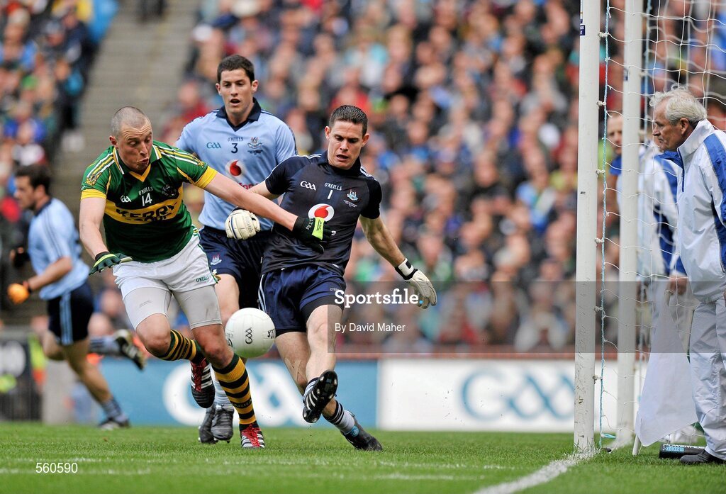 18 September 2011; Stephen Cluxton, Dublin, in action against Kieran Donaghy, Kerry. GAA Football All-Ireland Senior Championship Final, Kerry v Dublin, Croke Park, Dublin. Picture credit: David Maher / SPORTSFILE