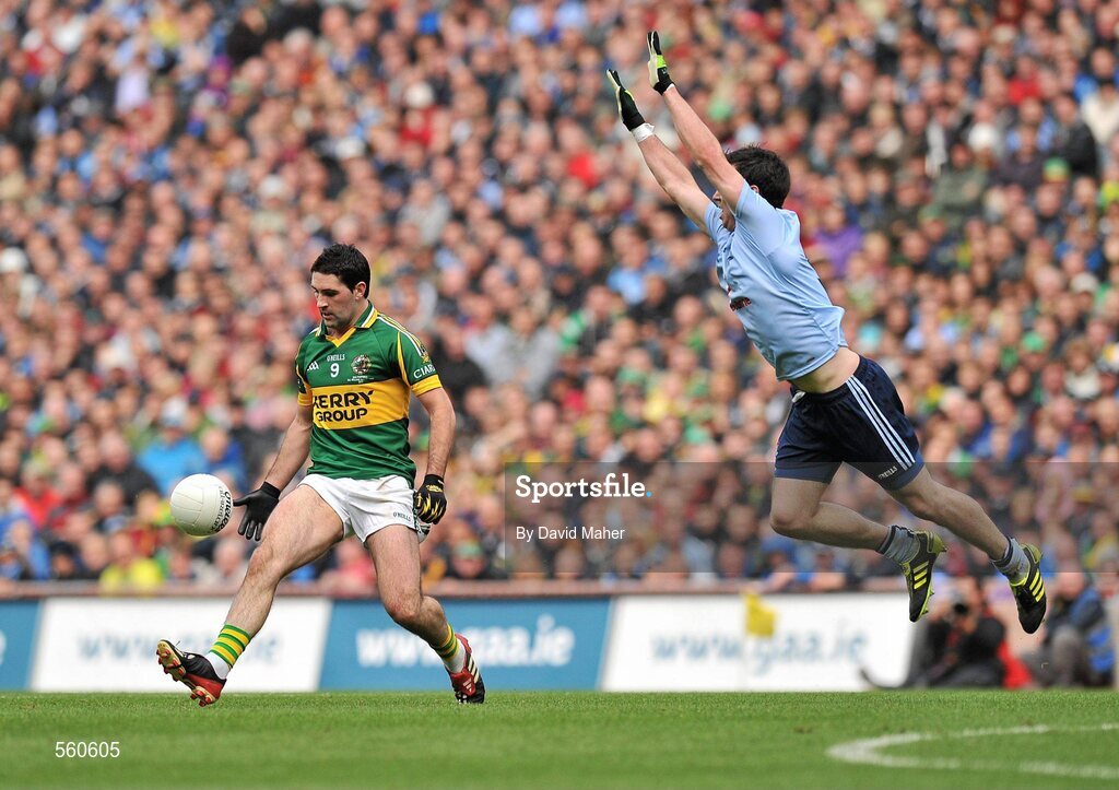 18 September 2011; Bryan Sheehan, Kerry, in action against Ger Brennan, Dublin. GAA Football All-Ireland Senior Championship Final, Kerry v Dublin, Croke Park, Dublin. Picture credit: David Maher / SPORTSFILE