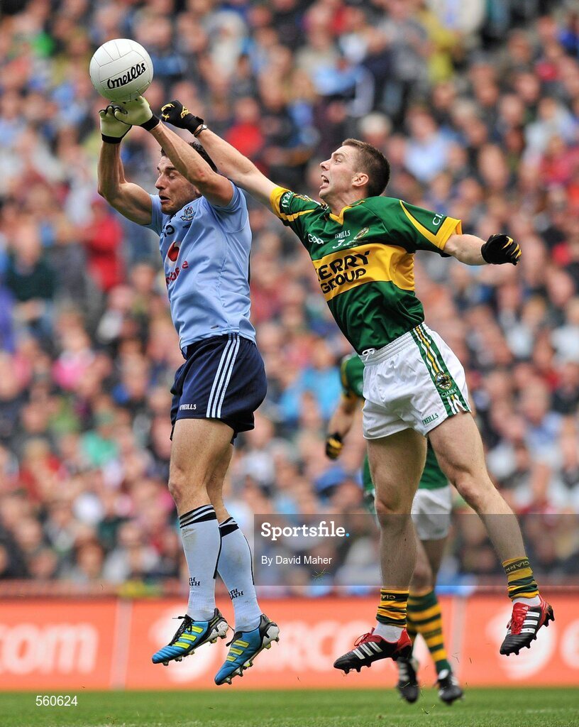 18 September 2011; Bernard Brogan, Dublin, in action againstMarc Ó Sé, Kerry. GAA Football All-Ireland Senior Championship Final, Kerry v Dublin, Croke Park, Dublin. Picture credit: David Maher / SPORTSFILE