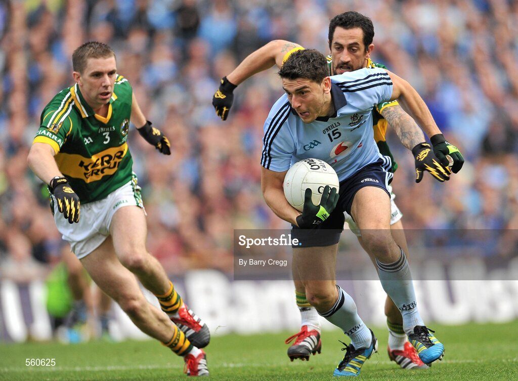 18 September 2011; Bernard Brogan, Dublin, in action against Marc Ó Sé, left, and Paul Galvin, right, Kerry. GAA Football All-Ireland Senior Championship Final, Kerry v Dublin, Croke Park, Dublin. Picture credit: Barry Cregg / SPORTSFILE