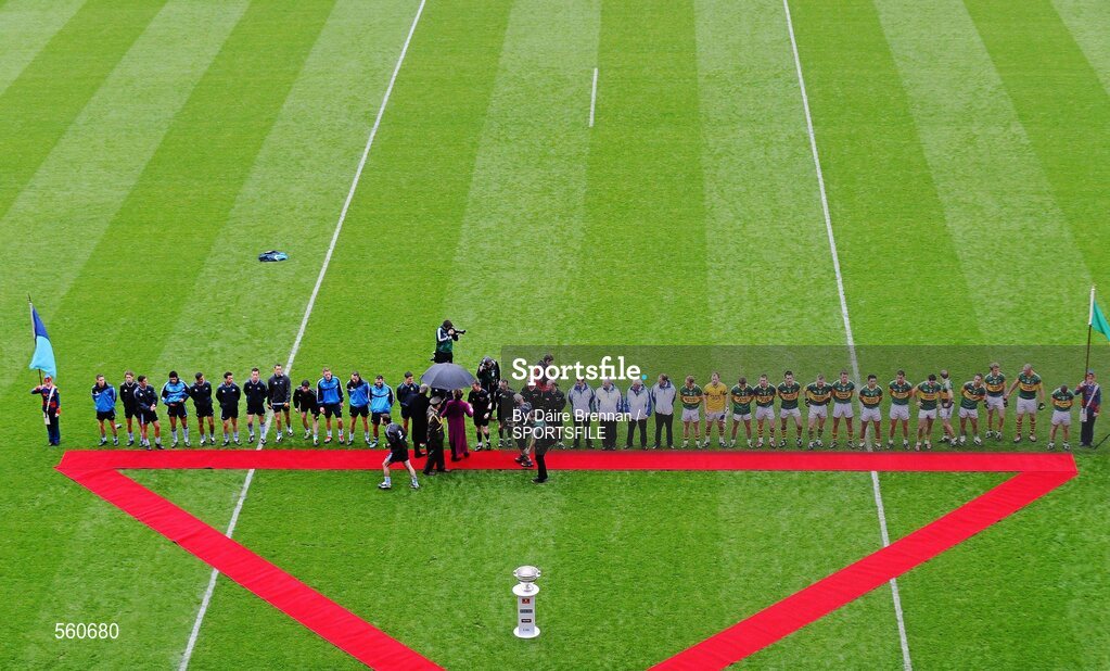 18 September 2011; The Dublin and Kerry teams meet Uachtarán na hƒireann Mary McAleese and Uachtarán CLG Criost—ir î Cuana before the game. GAA Football All-Ireland Senior Championship Final, Kerry v Dublin, Croke Park, Dublin. Picture credit: Dáire Brennan / SPORTSFILE