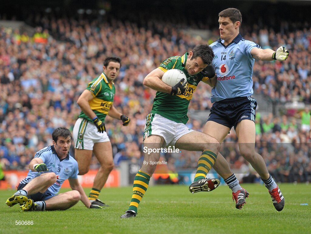 18 September 2011; Tom O'Sullivan, Kerry, in action against Diarmuid Connolly, Dublin. GAA Football All-Ireland Senior Championship Final, Kerry v Dublin, Croke Park, Dublin. Photo by Sportsfile