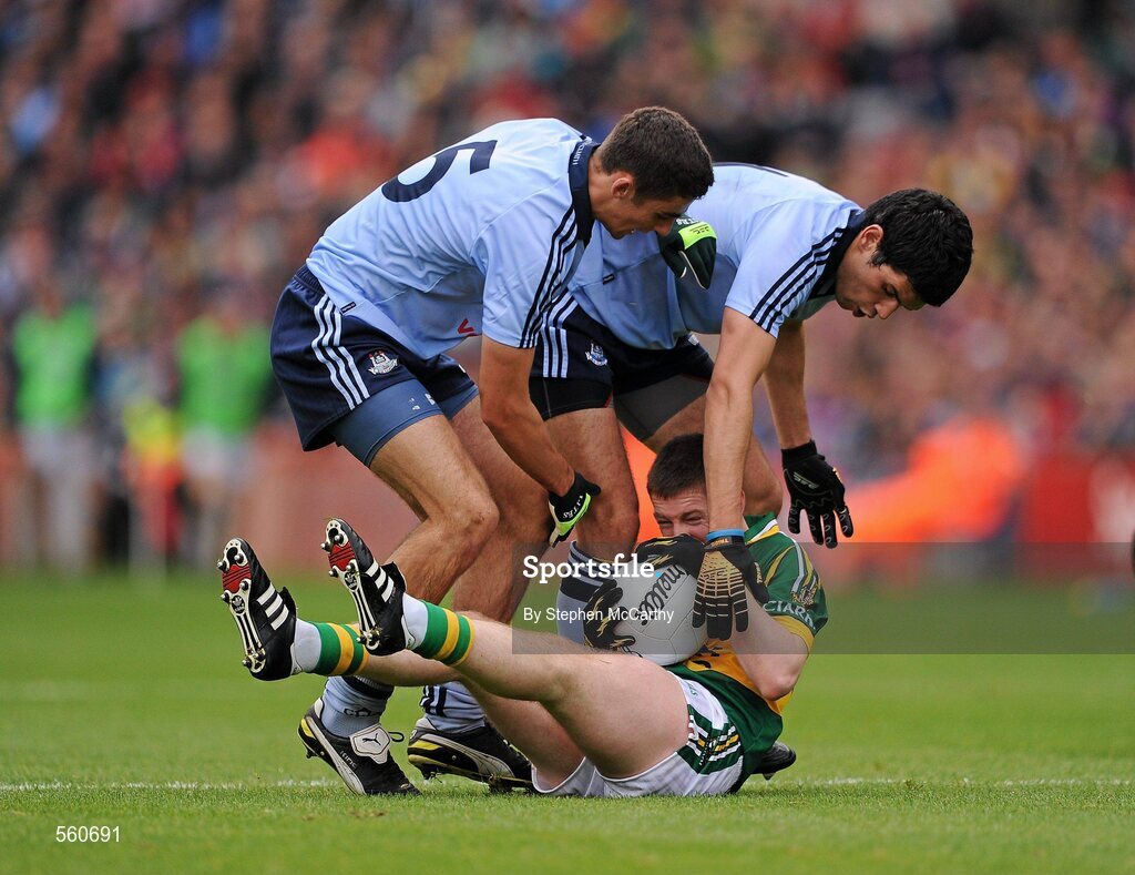 18 September 2011; Kieran O'Leary, Kerry, is tackled by James McCarthy, left, and Cian O'Sullivan, Dublin. GAA Football All-Ireland Senior Championship Final, Kerry v Dublin, Croke Park, Dublin. Picture credit: Stephen McCarthy / SPORTSFILE
