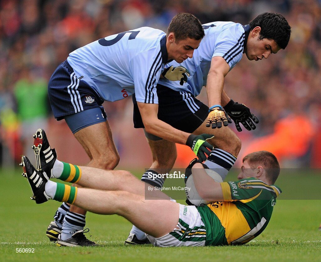18 September 2011; Kieran O'Leary, Kerry, is tackled by James McCarthy, left, and Cian O'Sullivan, Dublin. GAA Football All-Ireland Senior Championship Final, Kerry v Dublin, Croke Park, Dublin. Picture credit: Stephen McCarthy / SPORTSFILE