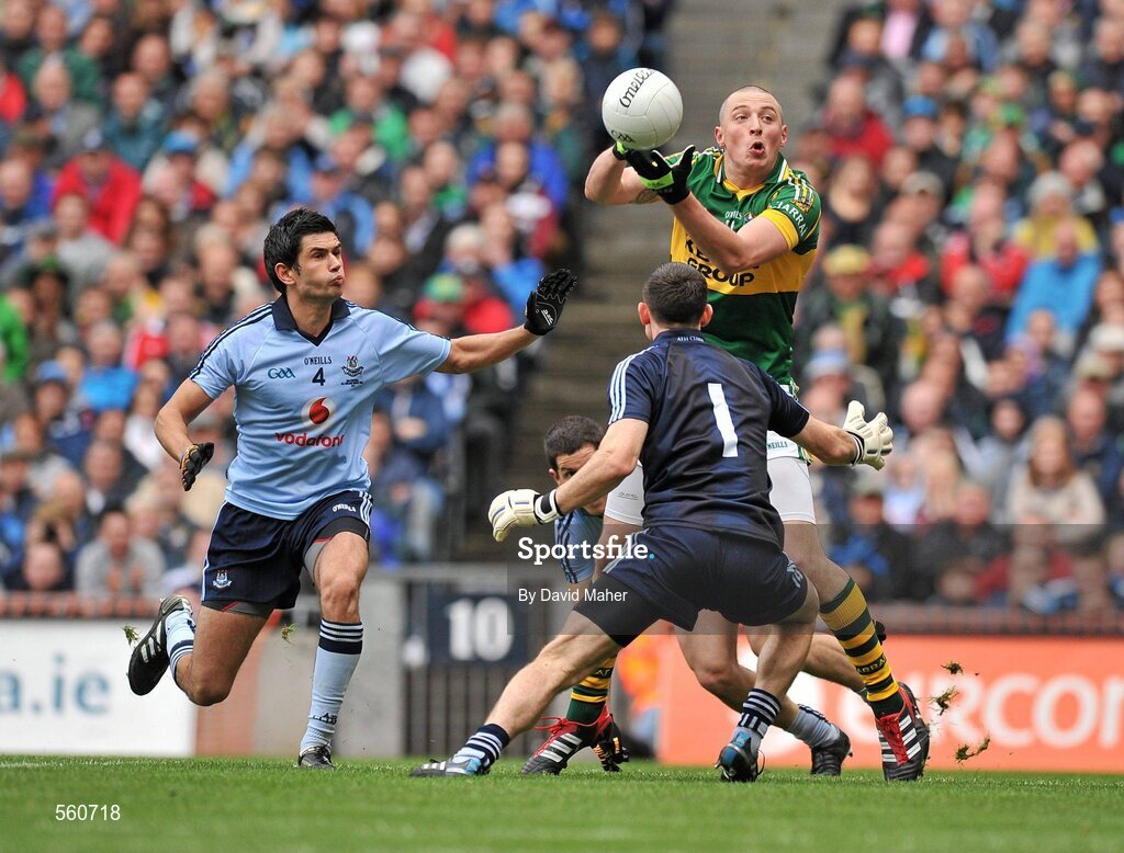 18 September 2011; Kieran Donaghy, Kerry, in action against Dublin goalkeeper Stephen Cluxton and Cian O'Sullivan, left. GAA Football All-Ireland Senior Championship Final, Kerry v Dublin, Croke Park, Dublin. Picture credit: David Maher / SPORTSFILE