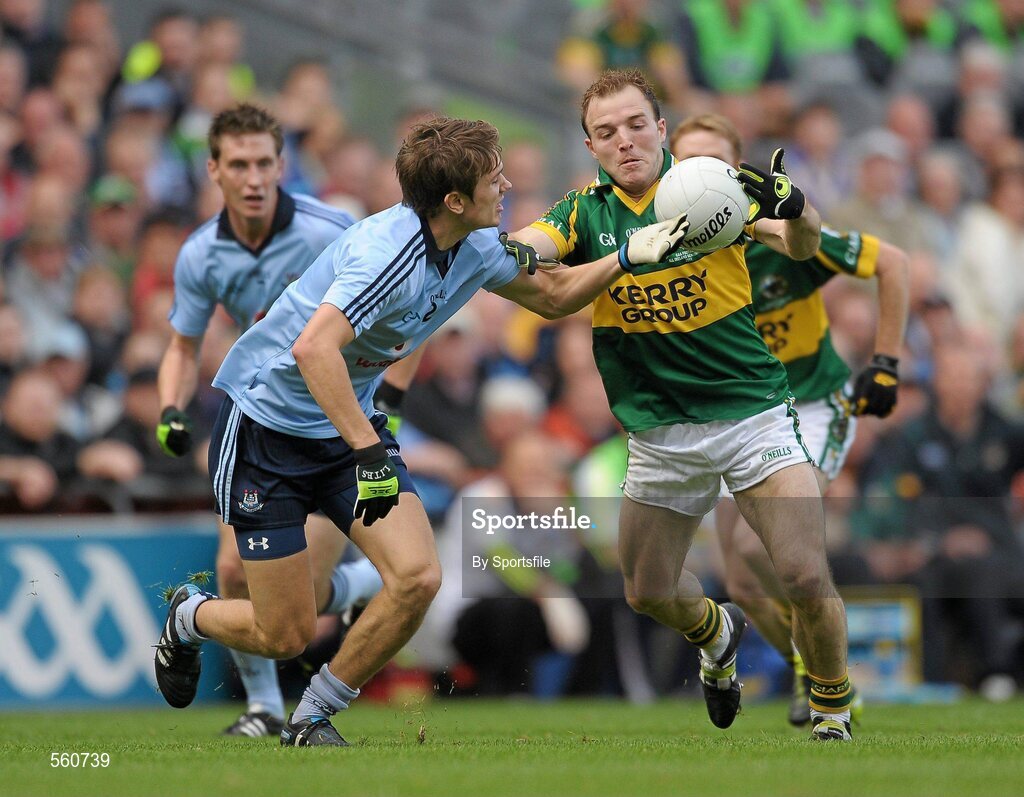 18 September 2011; Darran O'Sullivan, Kerry, in action against Cian O'Sullivan, Dublin. GAA Football All-Ireland Senior Championship Final, Kerry v Dublin, Croke Park, Dublin. Photo by Sportsfile