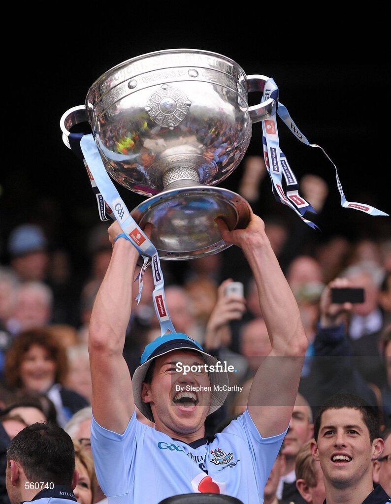 18 September 2011; Éamon Fennell, Dublin, lifts the Sam Maguire Cup. GAA Football All-Ireland Senior Championship Final, Kerry v Dublin, Croke Park, Dublin. Picture credit: Stephen McCarthy / SPORTSFILE