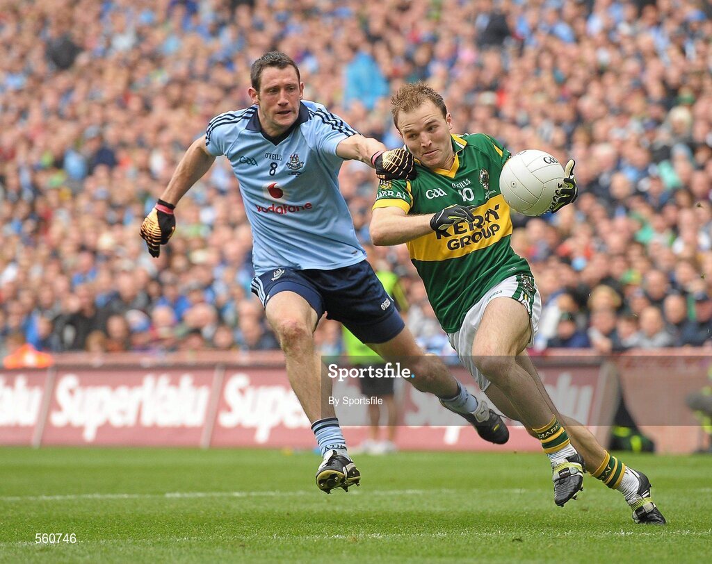 18 September 2011; Darran O'Sullivan, Kerry, in action against Denis Bastick, Dublin. GAA Football All-Ireland Senior Championship Final, Kerry v Dublin, Croke Park, Dublin. Photo by Sportsfile
