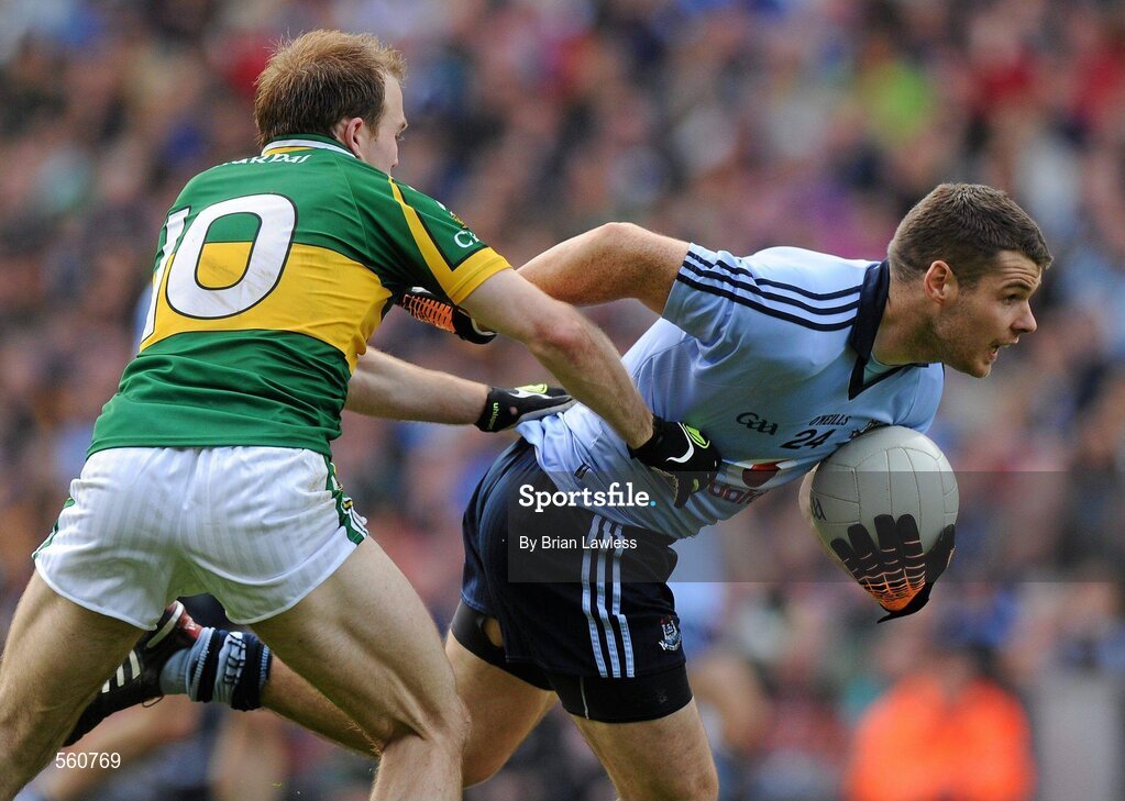 18 September 2011; Kevin McManamon, Dublin, in action against Darran O'Sullivan, Kerry. GAA Football All-Ireland Senior Championship Final, Kerry v Dublin, Croke Park, Dublin. Picture credit: Brian Lawless / SPORTSFILE
