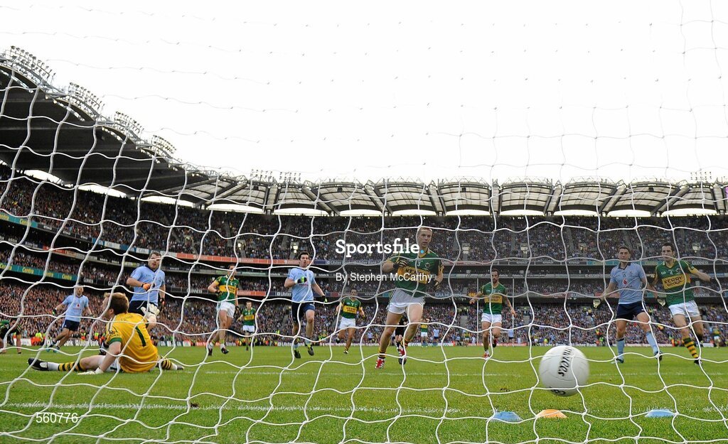 18 September 2011; Kevin McManamon, Kerry, scores his side's goal past Kerry goalkeeper Brendan Kealy. GAA Football All-Ireland Senior Championship Final, Kerry v Dublin, Croke Park, Dublin. Picture credit: Stephen McCarthy / SPORTSFILE