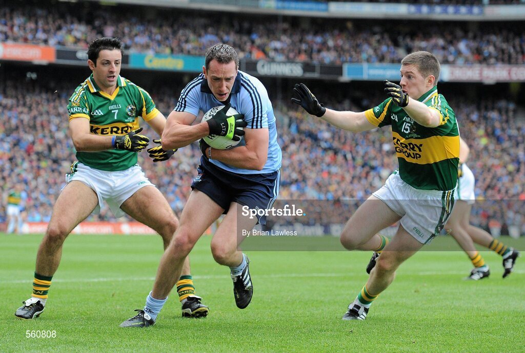 18 September 2011; Barry Cahill, Dublin, in action against Aidan O'Mahony, left, and Kieran O'Leary, Kerry. GAA Football All-Ireland Senior Championship Final, Kerry v Dublin, Croke Park, Dublin. Picture credit: Brian Lawless / SPORTSFILE