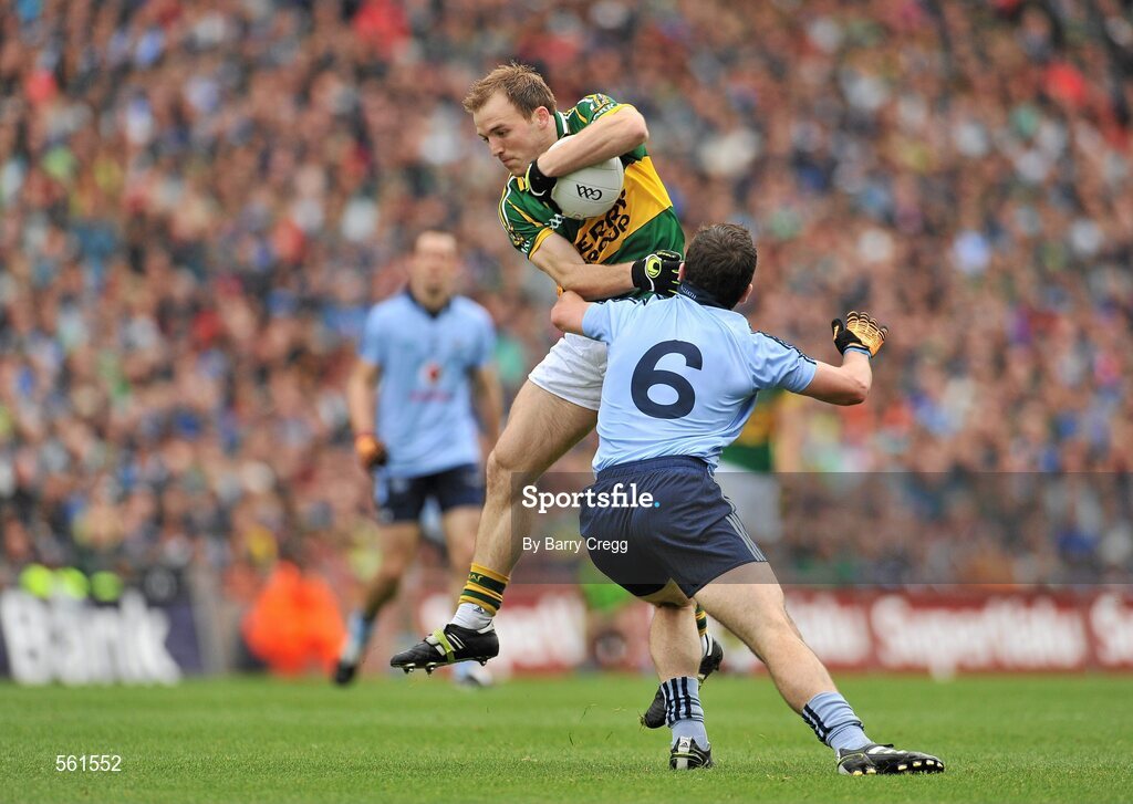 18 September 2011; Darran O'Sullivan, Kerry, in action against Ger Brennan, Dublin. GAA Football All-Ireland Senior Championship Final, Kerry v Dublin, Croke Park, Dublin. Picture credit: Barry Cregg / SPORTSFILE