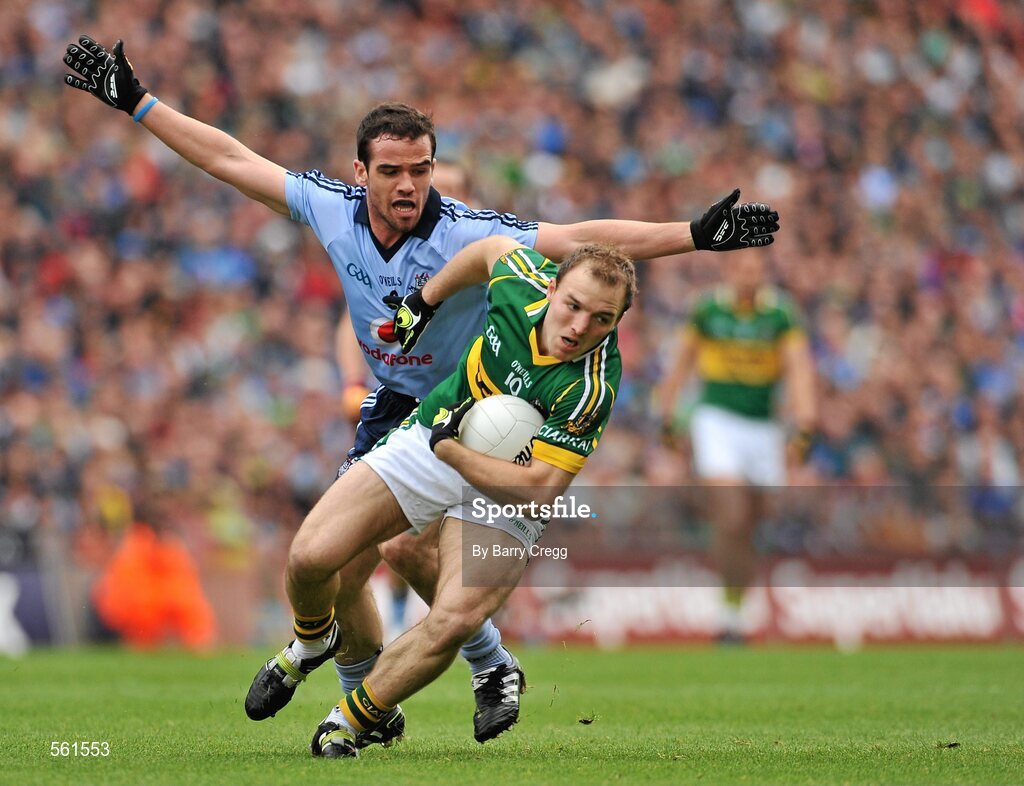 18 September 2011; Darran O'Sullivan, Kerry, in action against Ger Brennan, Dublin. GAA Football All-Ireland Senior Championship Final, Kerry v Dublin, Croke Park, Dublin. Picture credit: Barry Cregg / SPORTSFILE