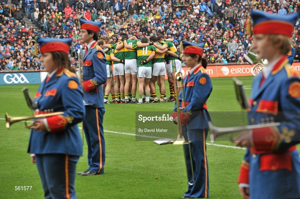 18 September 2011; The Kerry team form a huddle, infront of the Artane School of Music band, before the start of the game. GAA Football All-Ireland Senior Championship Final, Kerry v Dublin, Croke Park, Dublin. Picture credit: David Maher / SPORTSFILE
