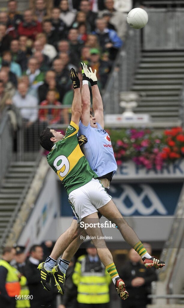 18 September 2011; Bryan Sheehan, Kerry, in action against Michael Darragh Macauley, Dublin. GAA Football All-Ireland Senior Championship Final, Kerry v Dublin, Croke Park, Dublin. Picture credit: Brian Lawless / SPORTSFILE