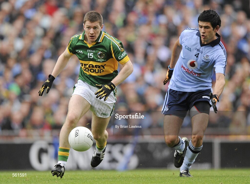 18 September 2011; Kieran O'Leary, Kerry, in action against Cian O'Sullivan, Dublin. GAA Football All-Ireland Senior Championship Final, Kerry v Dublin, Croke Park, Dublin. Picture credit: Brian Lawless / SPORTSFILE