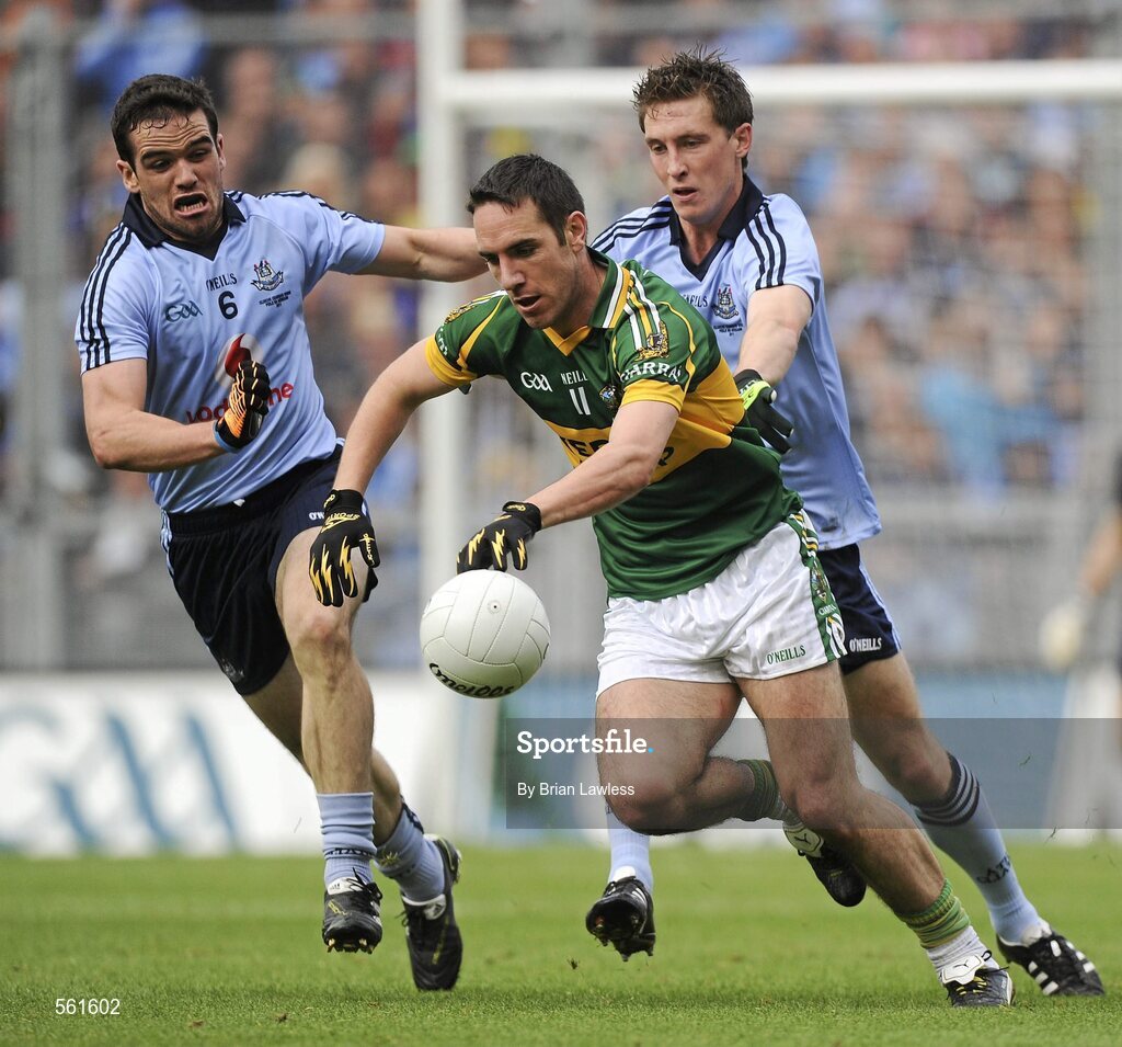 18 September 2011; Declan O'Sullivan, Kerry, in action against, Ger Brennan, left, and Kevin Nolan, Dublin. GAA Football All-Ireland Senior Championship Final, Kerry v Dublin, Croke Park, Dublin. Picture credit: Brian Lawless / SPORTSFILE
