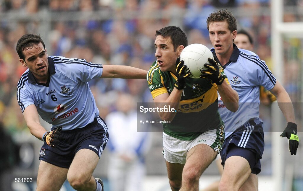 18 September 2011; Declan O'Sullivan, Kerry, in action against, Ger Brennan, left, and Kevin Nolan, Dublin. GAA Football All-Ireland Senior Championship Final, Kerry v Dublin, Croke Park, Dublin. Picture credit: Brian Lawless / SPORTSFILE