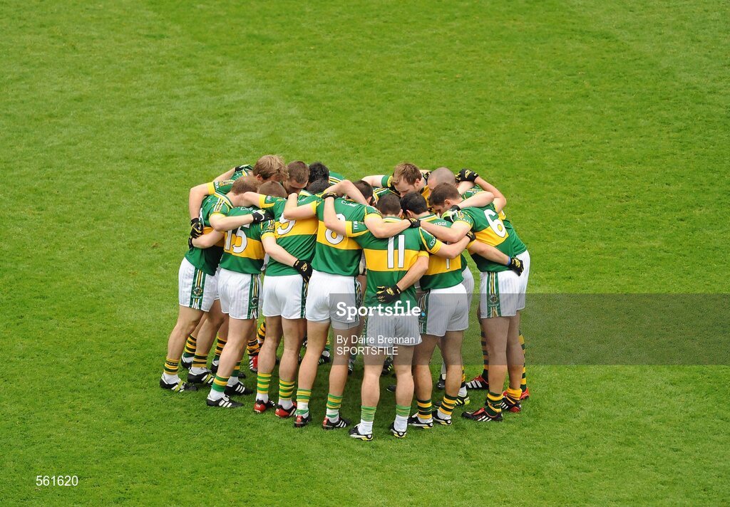 18 September 2011; The Kerry team form a huddle before the game. GAA Football All-Ireland Senior Championship Final, Kerry v Dublin, Croke Park, Dublin. Picture credit: Dáire Brennan / SPORTSFILE